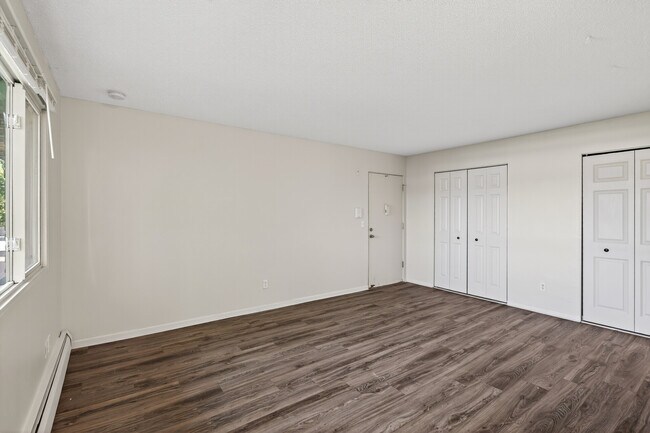 Building Photo - Rosco Apts- 2710