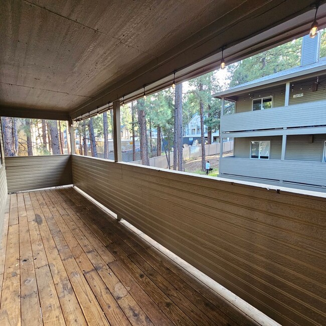 Building Photo - Spacious and Upgraded 2 Bedroom 2 Bath Pet...
