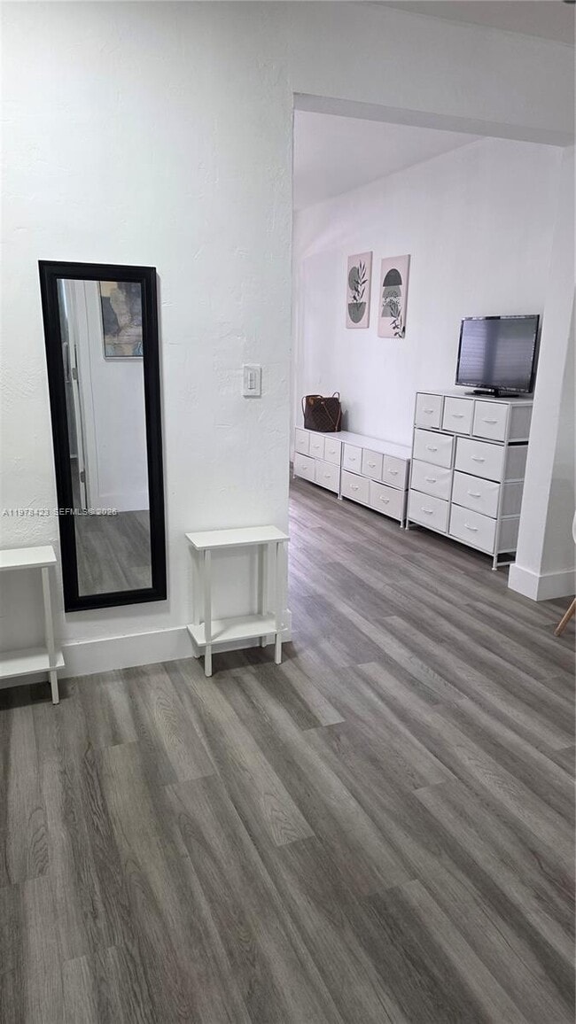 Building Photo - 761 Euclid Ave