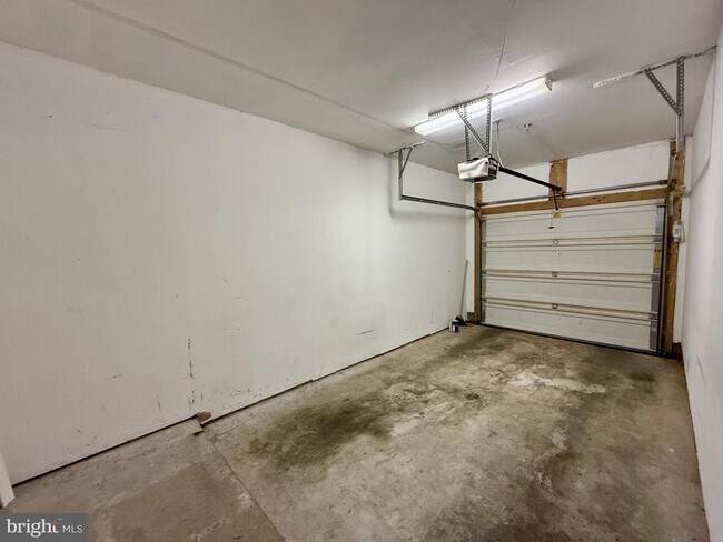 Building Photo - 9720 Holmes Pl