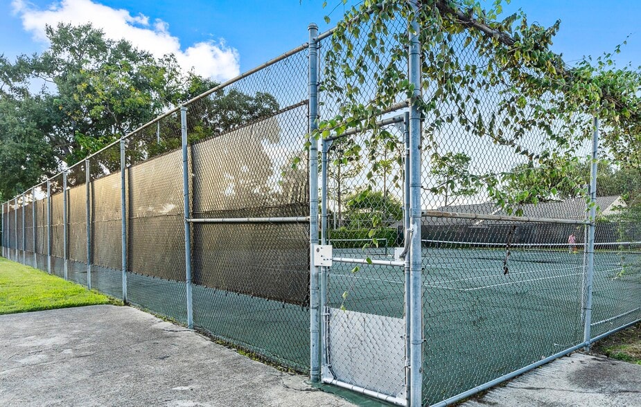 Community Tennis Court - 8801 Hammerly Blvd