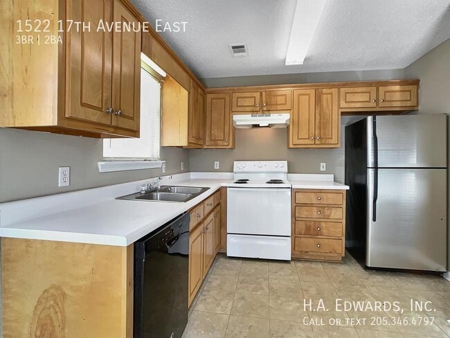 Building Photo - 1522 17th Ave E