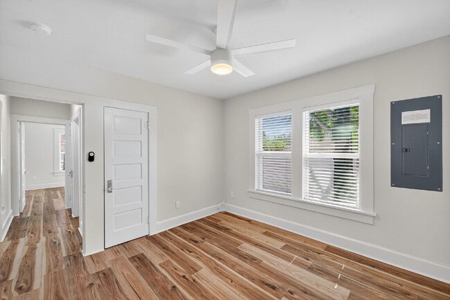 Building Photo - Fully Renovated 3 bedroom St. Pete Home | ...