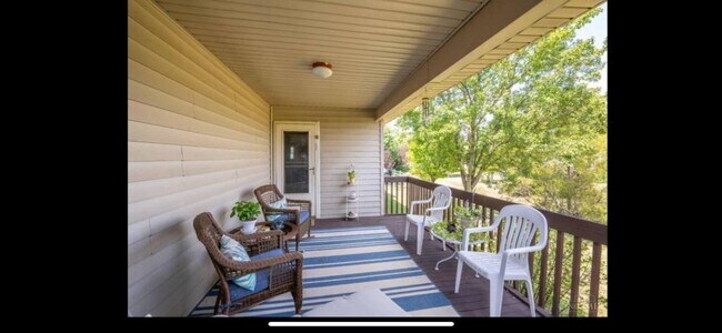Building Photo - 4822 Sarah Dr