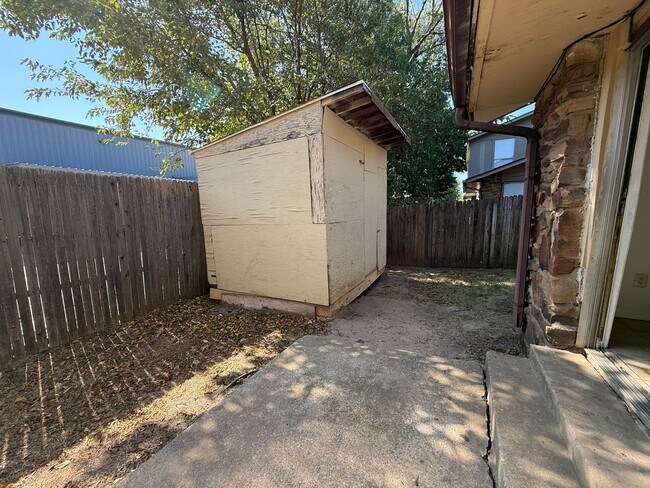 Building Photo - 4313 S Maplewood Ave