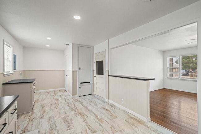 Building Photo - Stylish 2 Bedroom Home with Gorgeous Upgra...