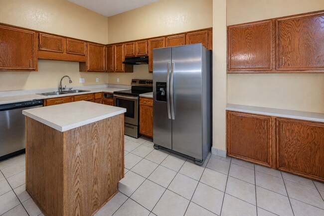 Building Photo - 2308 Woodlands Dr