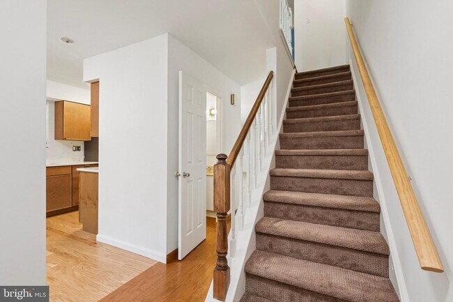 Building Photo - 266 Leedom Way