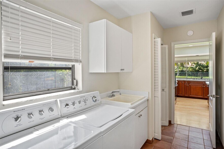 Building Photo - 8340 SW 83rd St