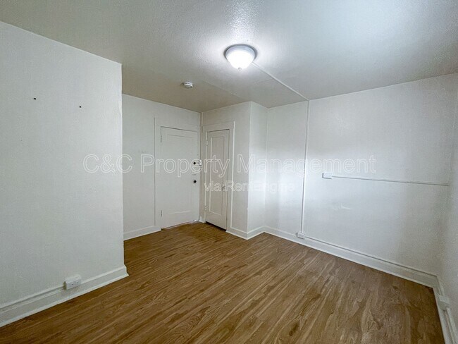 Building Photo - 464 Cortes St