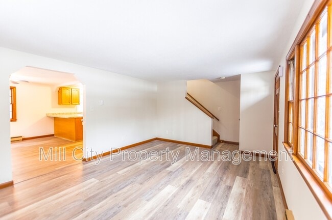 Building Photo - 64 South Rd