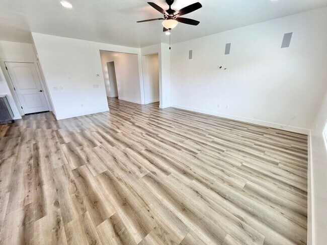 Building Photo - 1794 E Sunshine Trl