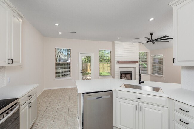 Building Photo - 42 Camber Pine Pl