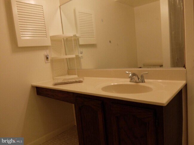 Building Photo - 309 Trinity Ct