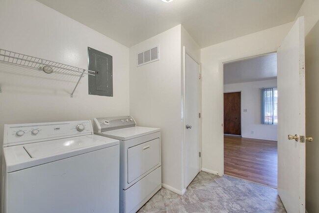 Building Photo - 1509 S Leadville Ave