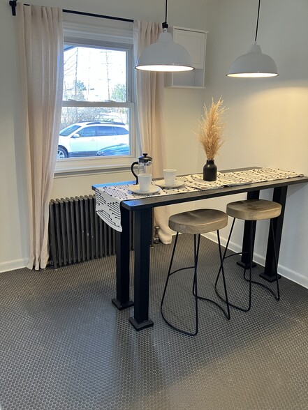 Breakfast nook in kitchen - 9100 Grandview Ave