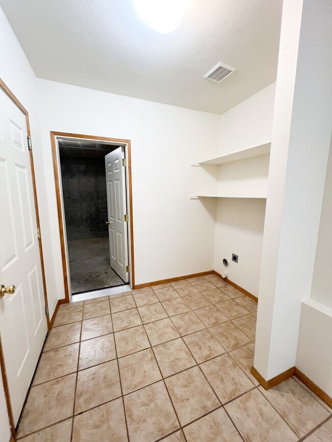 Building Photo - Triplex 5417 - 5421 North Hills Drive