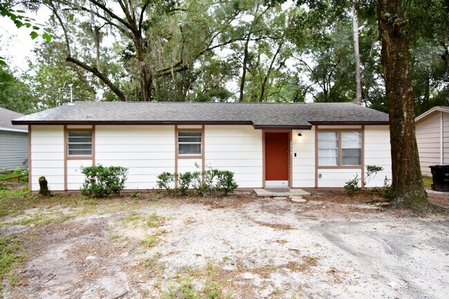 Building Photo - 2035 NW 33rd Ave