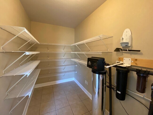 Building Photo - Step into this stunning 4 bedroom, 2.5 bathroom haven that radiates modern elegance and abundant ...