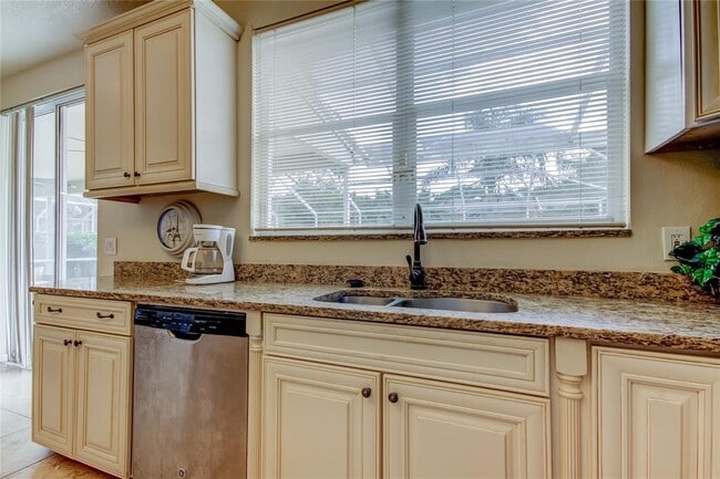 Building Photo - 9401 Woodbay Dr