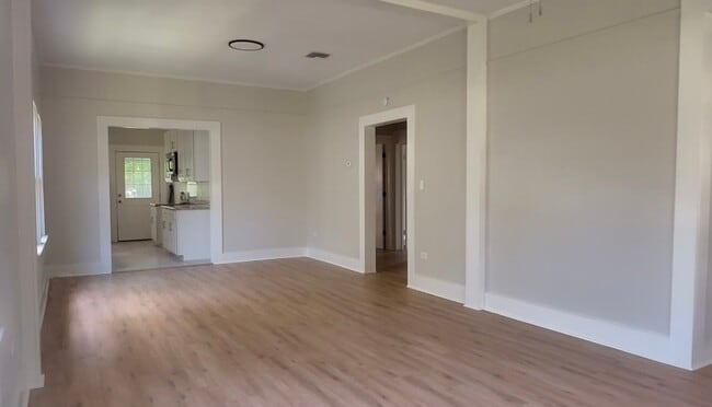 Building Photo - RENTAL AVAILABLE- 3 BED 3 BATH CLOSE TO CAMPUS
