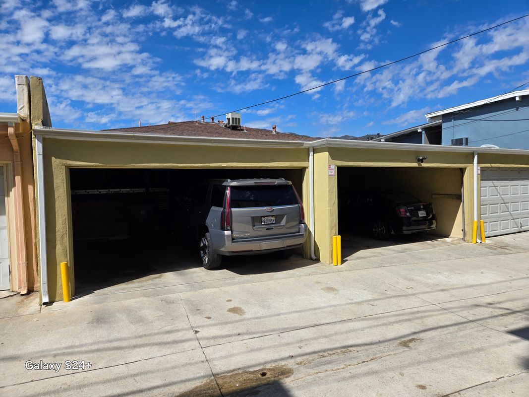 Building Photo - 1570 N Verdugo Rd