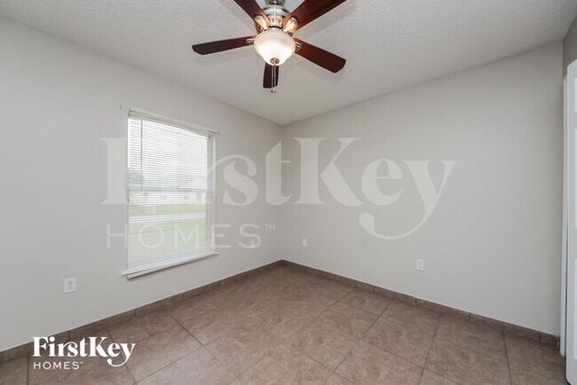 Building Photo - 431 Albatross Ct