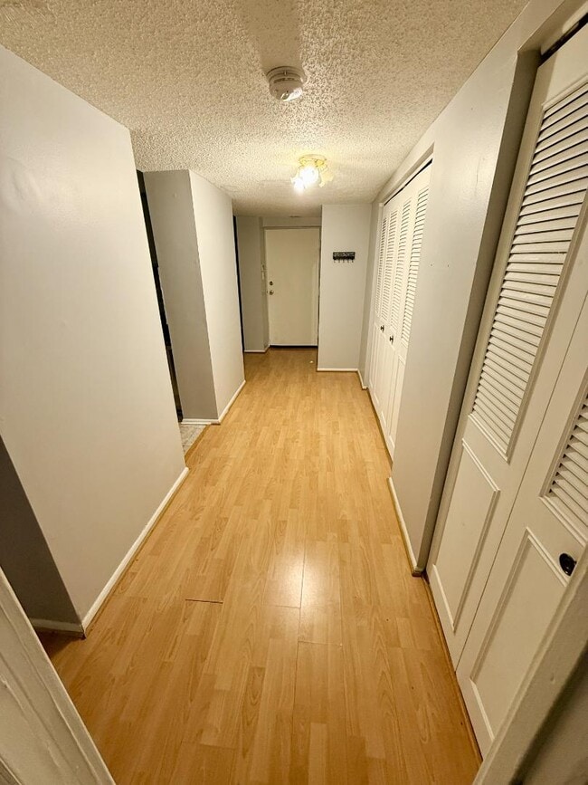 Building Photo - 5 Suntop Ct