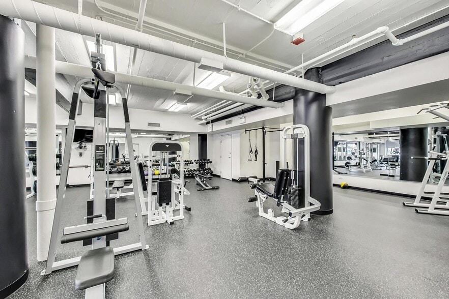 Building Photo - 165 N Canal St