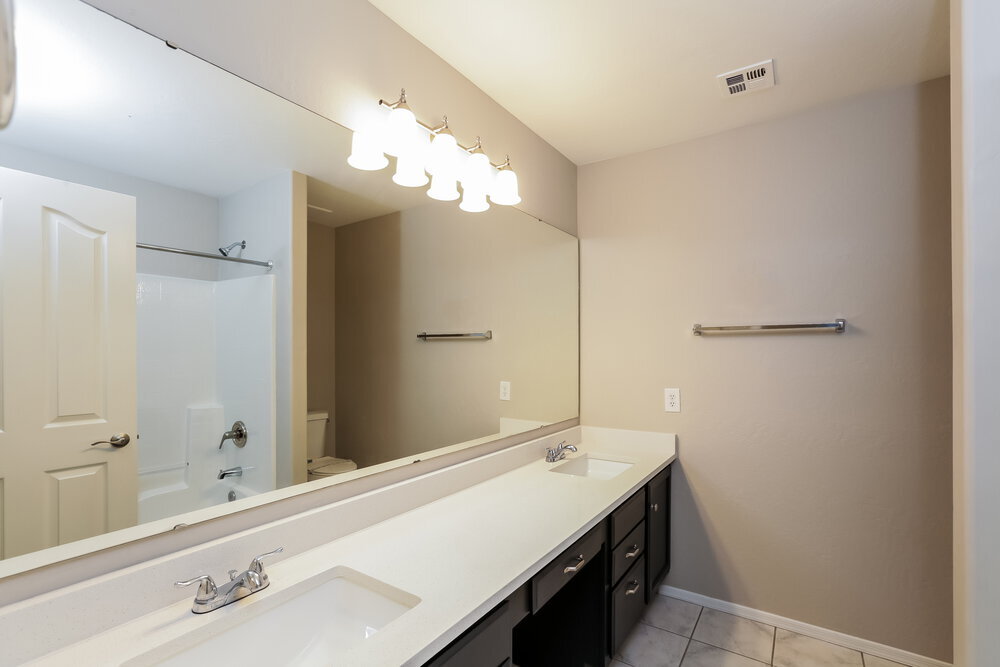 Building Photo - 1510 N Saddle St