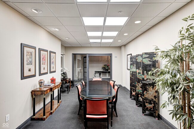 Building Photo - 350 N Meridian St