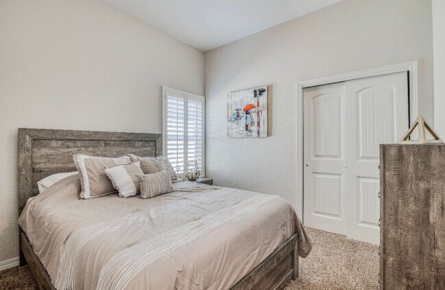 Building Photo - Eastside area for Short or Long Term Rental(Completely Furnished) Beautiful 4 bed/2 baths