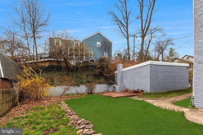 Building Photo - 2400 S Arlington Ridge Rd
