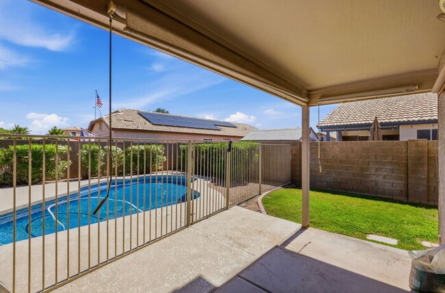 Building Photo - 1295 N Blackstone Dr