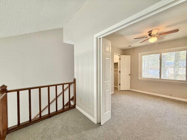 Building Photo - Charming 3BD, 2BA Raleigh Home Near Downtown Raleigh