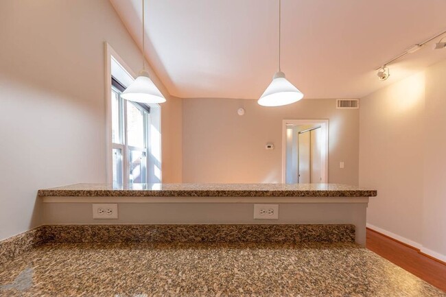 Building Photo - Bright One Bedroom Gem in Columbia Heights!