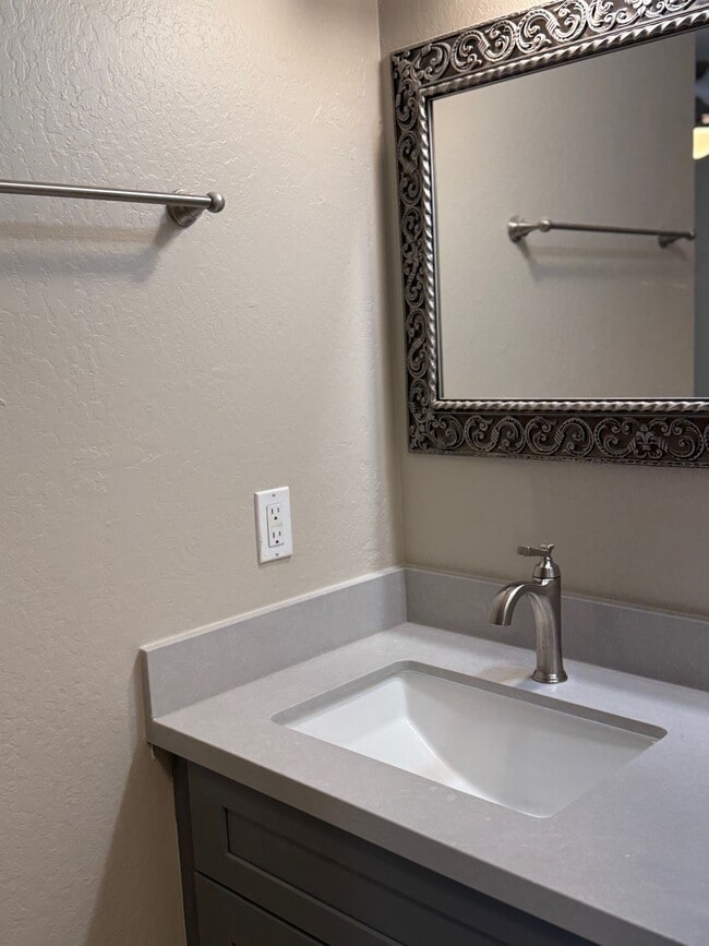 Building Photo - 1306 Karmen Ct