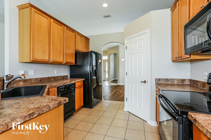 Building Photo - 13966 Devan Lee Dr N