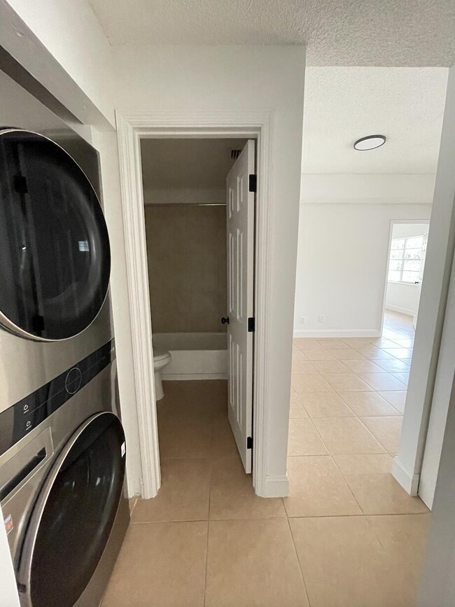 Building Photo - 720 Cypress Ln