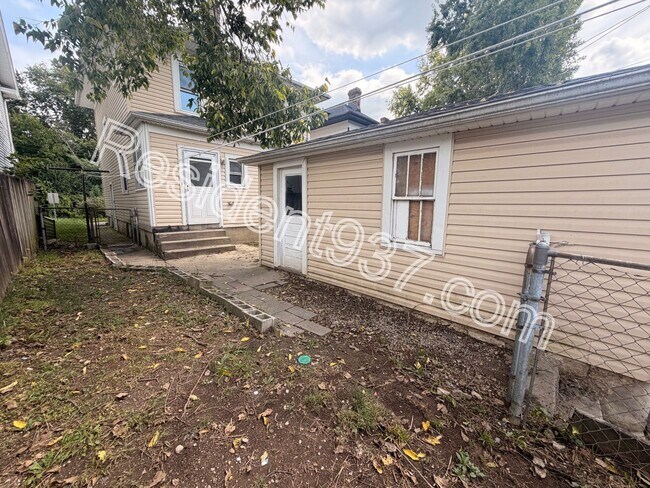 Building Photo - 617 Wellmeier Ave