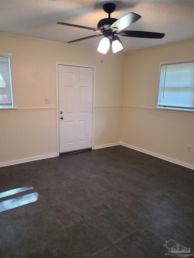 Building Photo - 4421 Bellview Ave