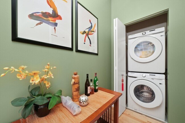 Building Photo - 1530 S State St