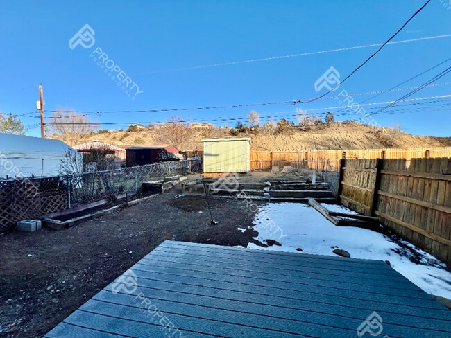 Building Photo - Em Ave Duplex