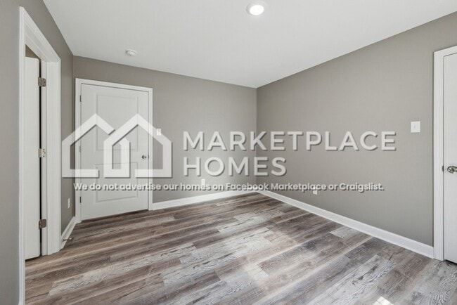 Building Photo - 1402 W 11th St