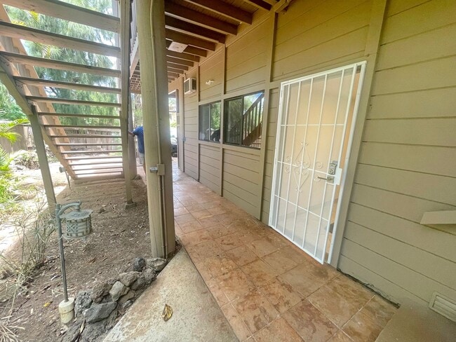Building Photo - OHANA CLOSE TO THE BEACH!