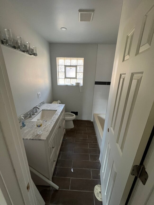 Building Photo - 8000 N Ozark Ave