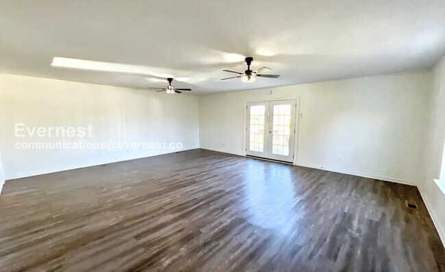 Building Photo - 15 Walker Ave