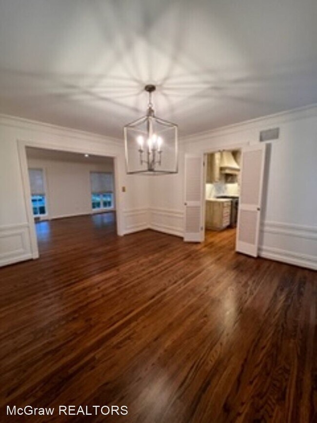 Building Photo - 4 br, 3.5 bath House - 2141 E. 31st Place S.