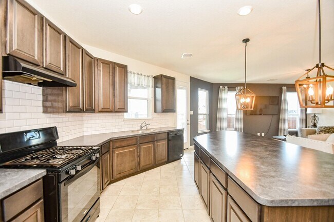 Building Photo - 5343 Castle Discordia St