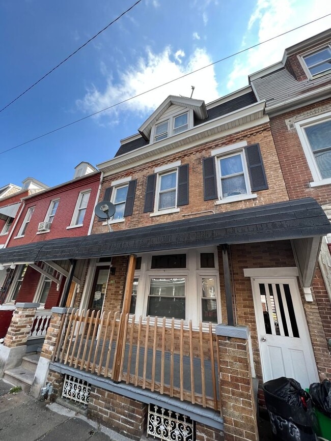 Building Photo - 607 N Eighth St